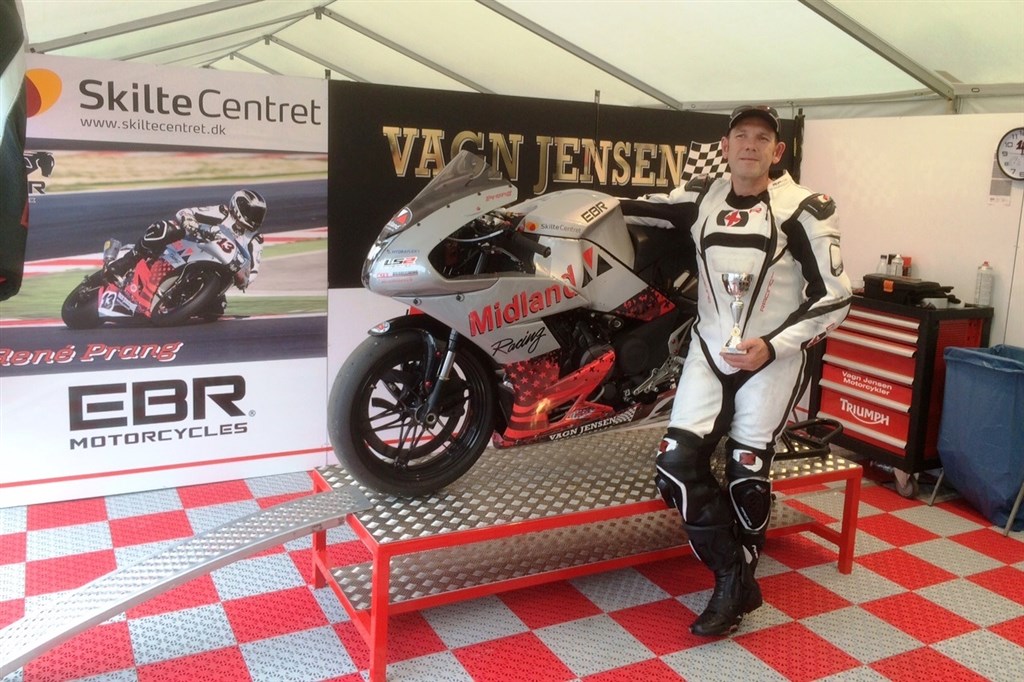 René Prang med sin EBR 1190 RX i pitten efter søndagens løb.
(Foto: Erling Prang)